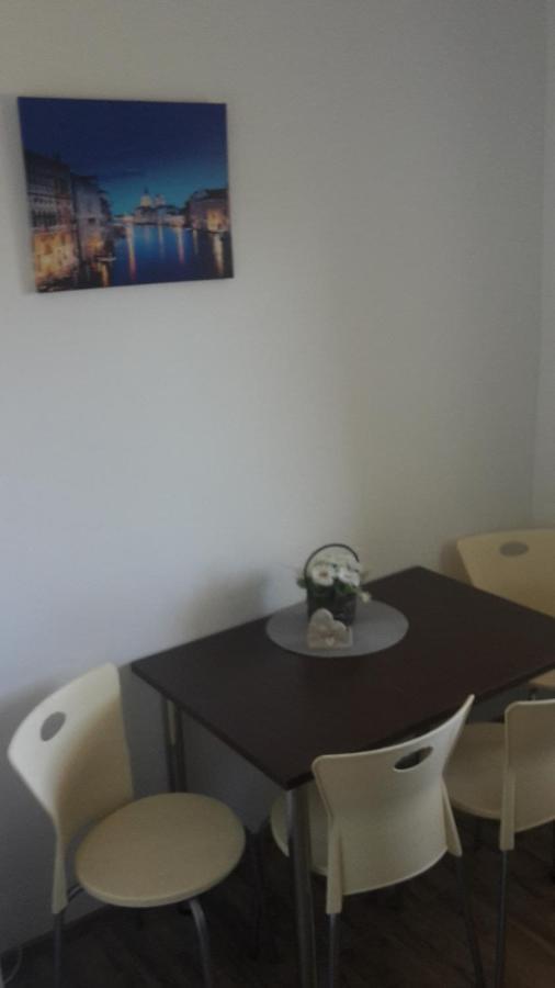 Apartament Mandree コスティネシュティ エクステリア 写真